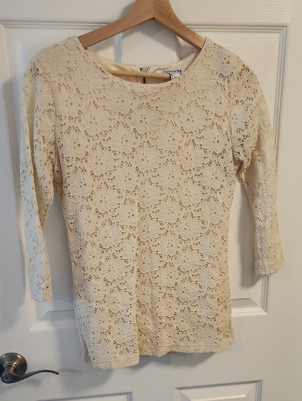 Forever 21 Cream Lace 3/4 Sleeve Top